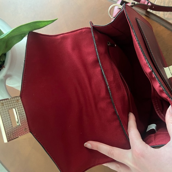 Elegant Red Handbag - Picture 4 of 4